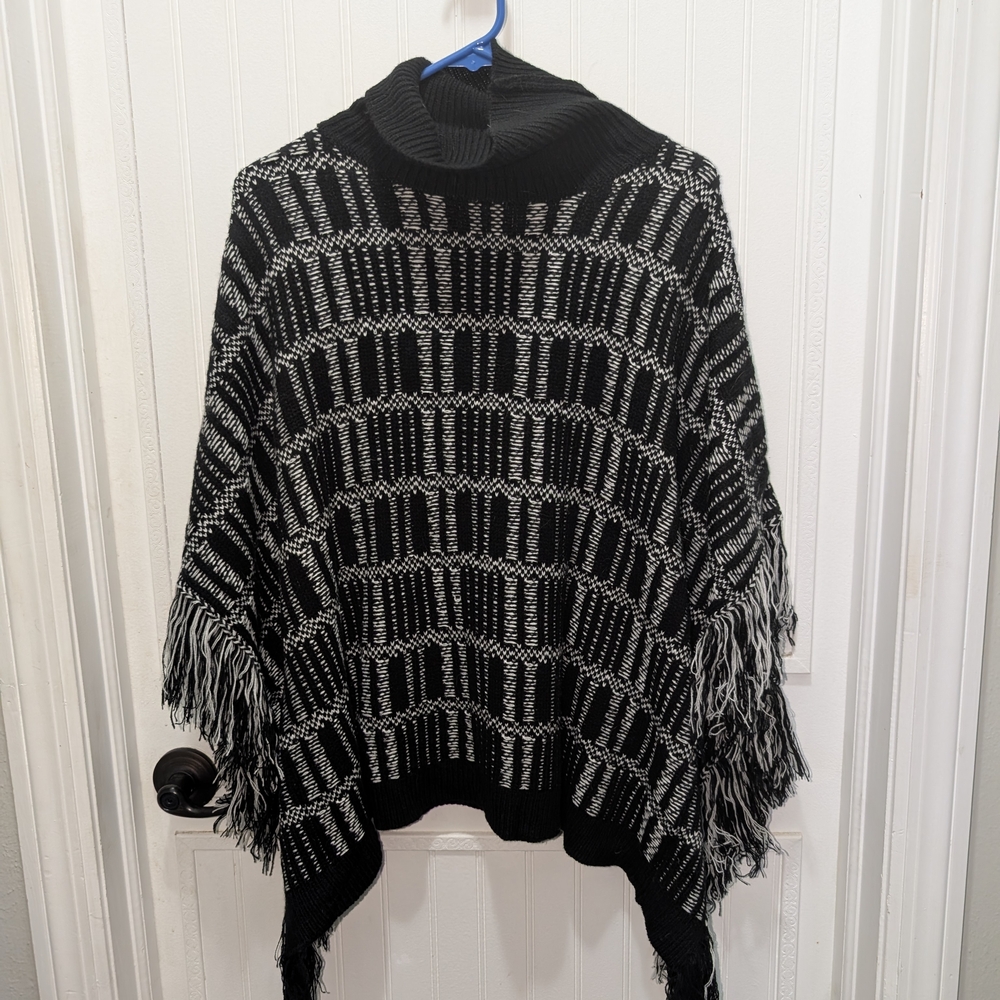 Boho Trending Women’s OS Black White Batwing Fringe Turtleneck Cape Poncho